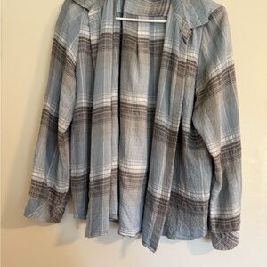 Casual Plaid Button Down Shirt in Gray and White